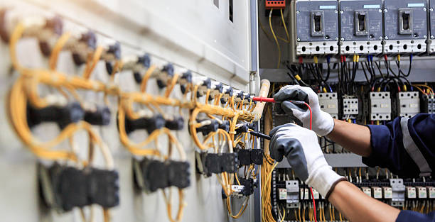Professional Electrician technician working in Tempe, AZ